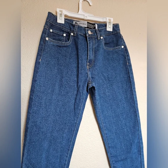 Levi's Silvertab Mini Mom Tapered Slim Jeans 26 - Picture 3 of 10